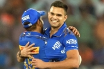 Arjun Tendulkar, Sachin Tendulkar, arjun tendulkar gets his first wicket in ipl, Arjun tendulkar