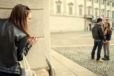 Difference Between Flirting and Cheating: 8 Signs That You Have Crossed the Limit