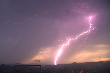 Lightening and Thunderstorms Strike Bay Area