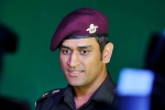 MS Dhoni, dhoni to hoist Indian flag in leh, ms dhoni likely to unfurl tri color in leh on indian independence day, Kashmir valley