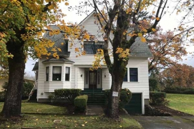 Now You Can Rent Bella Swan’s Twilight Home on Airbnb for $330 a Night Now You Can Rent Bella Swan’s Twilight Home on Airbnb for $330 a Night