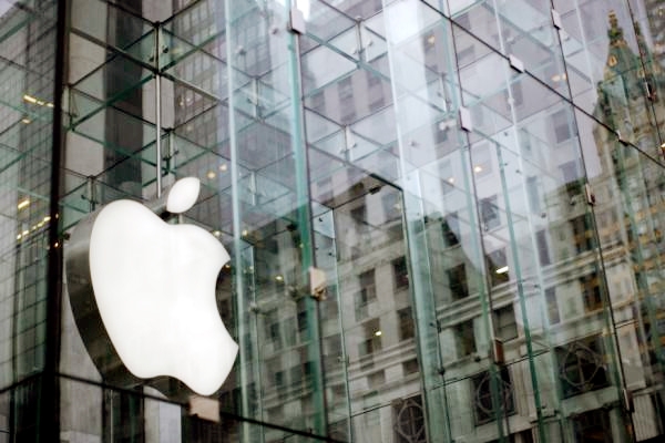 First time in Indian operation Apple crosses sale mark of $1billion},{First time in Indian operation Apple crosses sale mark of $1billion