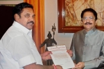 Palaniswami took oath as CM of Tamil Nadu, Palaniswami CM of Tamil Nadu, palaniswami sworn as cm of tamil nadu, Sasikala